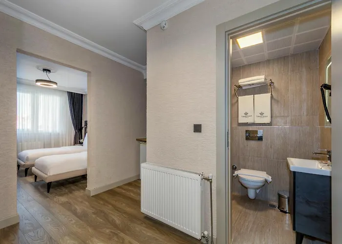 Temel فندق كورلو